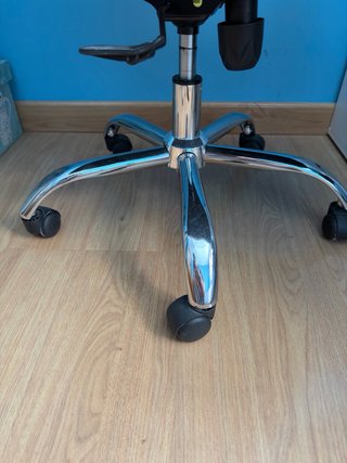 Silla de oficina ejecutiva polipiel negra
