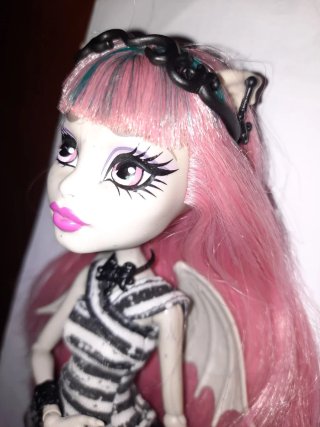MONSTER HIGH MUÑECA ROCHELLE