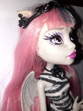 MONSTER HIGH MUÑECA ROCHELLE
