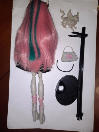 MONSTER HIGH MUÑECA ROCHELLE