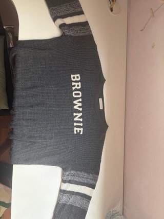 Jersey gris con letras 'Brownie'