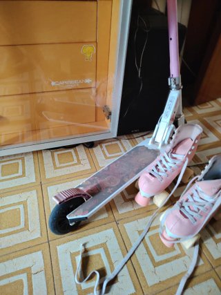 Pack Patinete, Patines y Casco Rosa