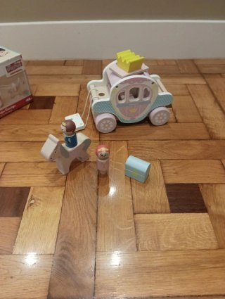 Coche de caballos de madera para niños