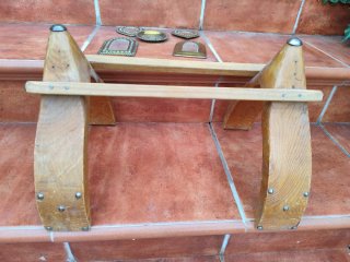 Taburete árabe de camello cuero y madera y espejos