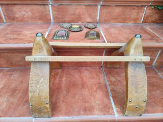 Taburete árabe de camello cuero y madera y espejos