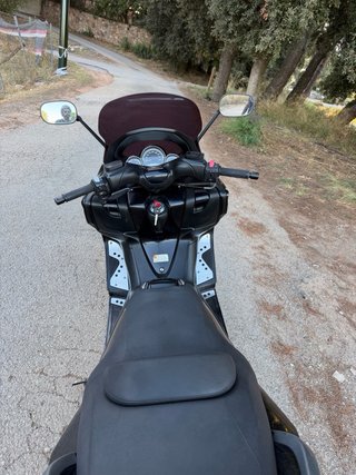 Yamaha T-MAX Negra