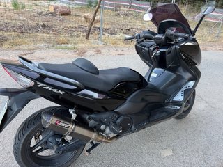 Yamaha T-MAX Negra