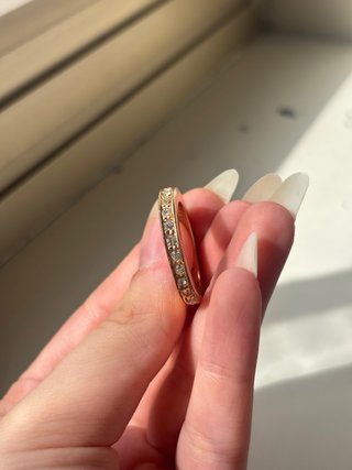 Anello Dorato Semplice con Strass Elegante