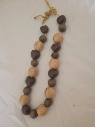 Collar mujer beige y marrón