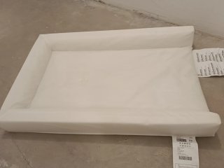 Cambiador bebé y 2 fundas blancas