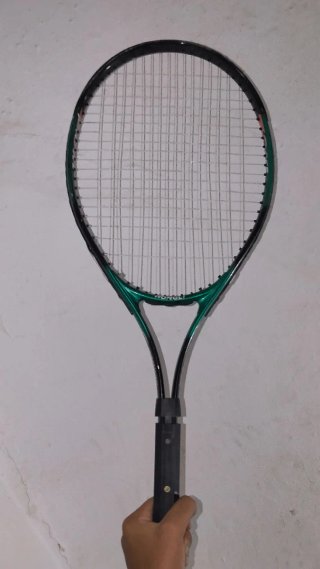 Raqueta de Tenis Verde y Negra