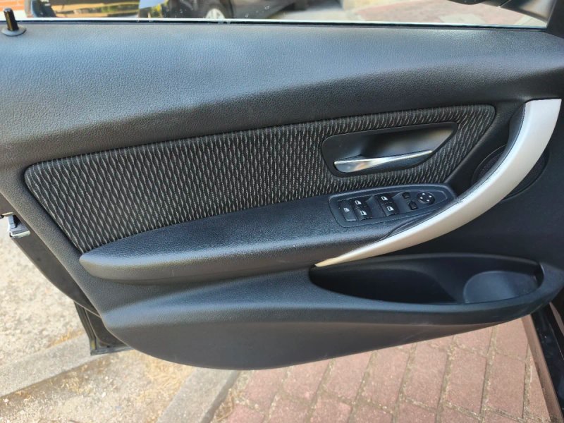 BMW Serie 3 2015, foto 12