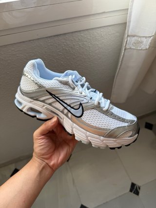 Zapatillas Nike Air Moto 2k Plata y Blanco