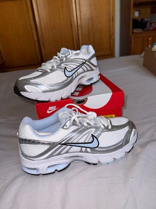 Zapatillas Nike Air Moto 2k Plata y Blanco