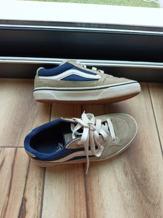 Zapatillas Vans Beige y Azul. 33