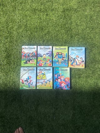 LOS FUTBOLISIMOS  Vendo libros en un pack y precio