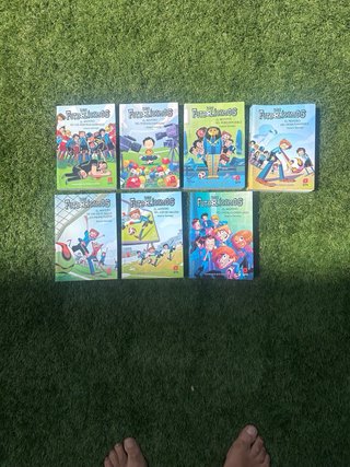 LOS FUTBOLISIMOS  Vendo libros en un pack y precio