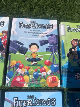 LOS FUTBOLISIMOS  Vendo libros en un pack y precio
