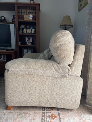 sofa 2 plazas + sillon a juego en muy buen estado