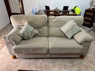 sofa 2 plazas + sillon a juego en muy buen estado