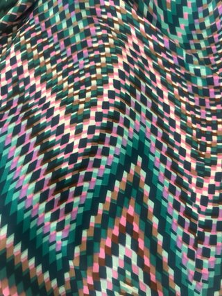 Vestido estampado zig-zag Marca cintura y la tela