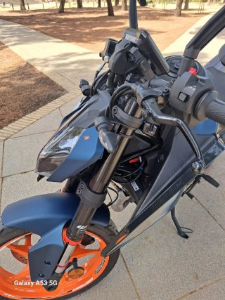 KTM 125 Duke Negra y Naranja