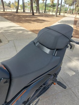 KTM 125 Duke Negra y Naranja