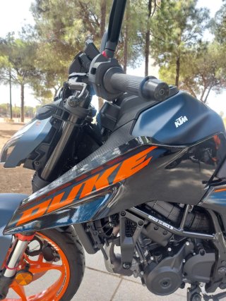 KTM 125 Duke Negra y Naranja