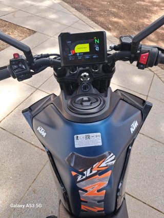 KTM 125 Duke Negra y Naranja