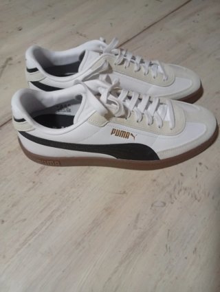 Deportivas Puma Beige y Blancas