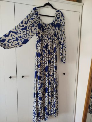 Vestido largo estampado azul y blanco