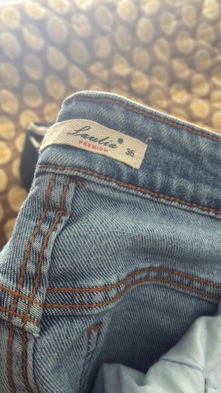 Pantalones vaqueros flare rotos