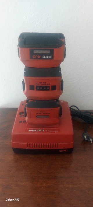 Caricabatteria Hilti C 4/36-ACS + 3 batterie