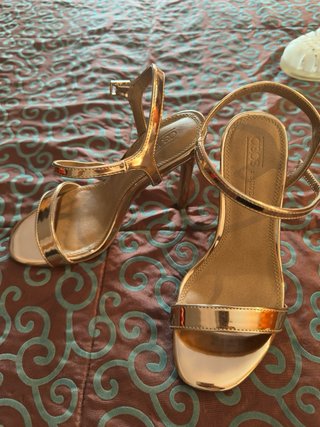 Ropa y zapatos como nuevos