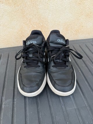 Scarpe Adidas nere e bianche