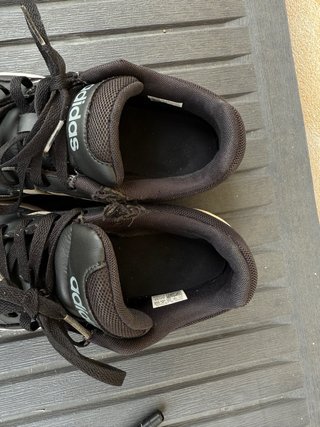 Scarpe Adidas nere e bianche
