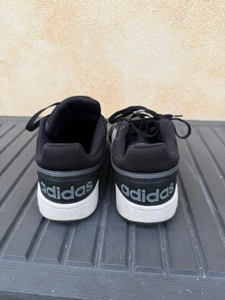 Scarpe Adidas nere e bianche
