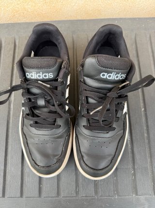 Scarpe Adidas nere e bianche