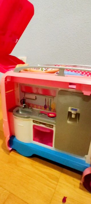 Caravana Barbie con muñeca