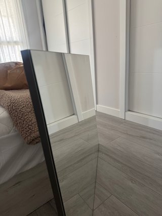 Espejo moderno plateado y blanco