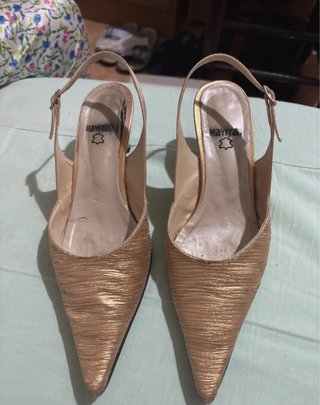 Zapatos de tacón Mayfran dorados talla 37