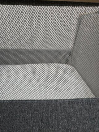 Minicuna colecho gris y madera.