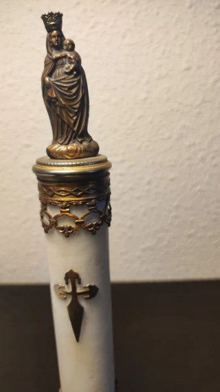 Virgen del Pilar sobre base de mármol