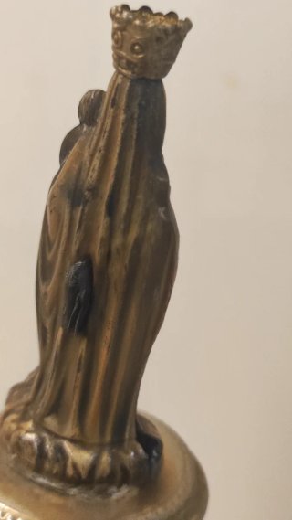 Virgen del Pilar sobre base de mármol