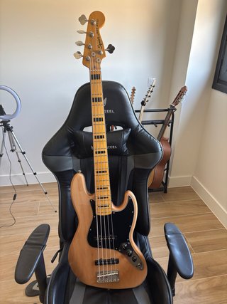 Bajo Squier Classic Vibe 70s 5 cuerdas
