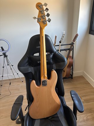 Bajo Squier Classic Vibe 70s 5 cuerdas