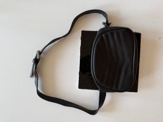 Riñonera acolchada Zara negra