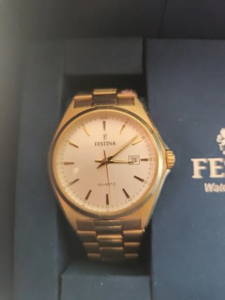 Reloj Festina Dorado y Blanco