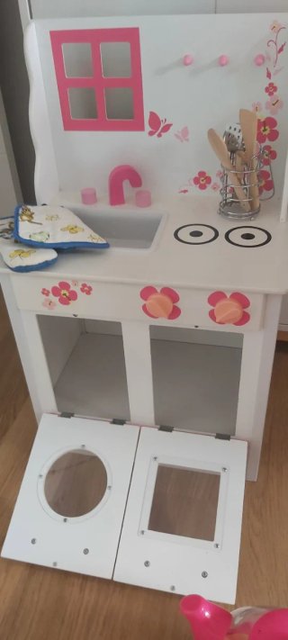 Cocinita infantil rosa y blanca de madera