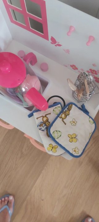 Cocinita infantil rosa y blanca de madera